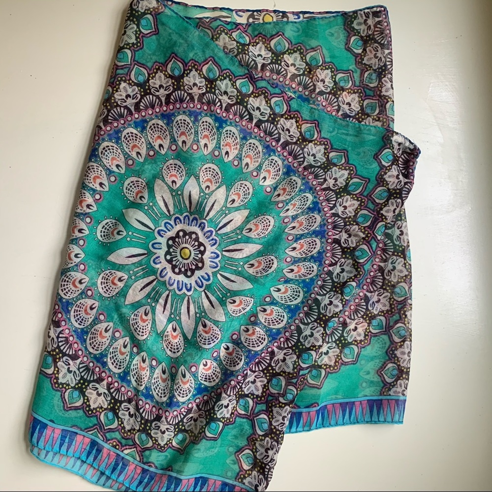 Brightly patterned scarf - Picture 2 of 2